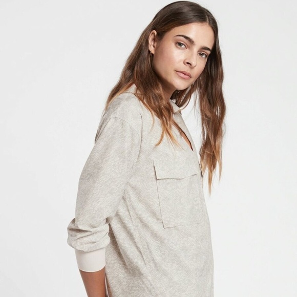 Athleta Zuma Printed Collared Long Sleeve Top size Medium Gray and Tan - Picture 11 of 15